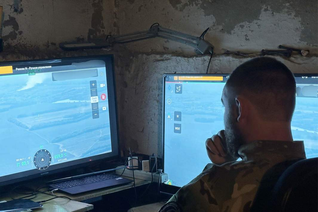 Nhờ sự kết hợp giữa trinh sát và pháo binh, thời gian từ lúc phát hiện mục tiêu đến khi tiêu diệt được mục tiêu đã giảm đáng kể, chỉ còn tính bằng phút. "Chúng tôi có thể bắn trúng cả các phương tiện đang di chuyển nhờ vào khả năng tính toán và hiệu chỉnh chính xác từ đội pháo binh", Muzykan chia sẻ.