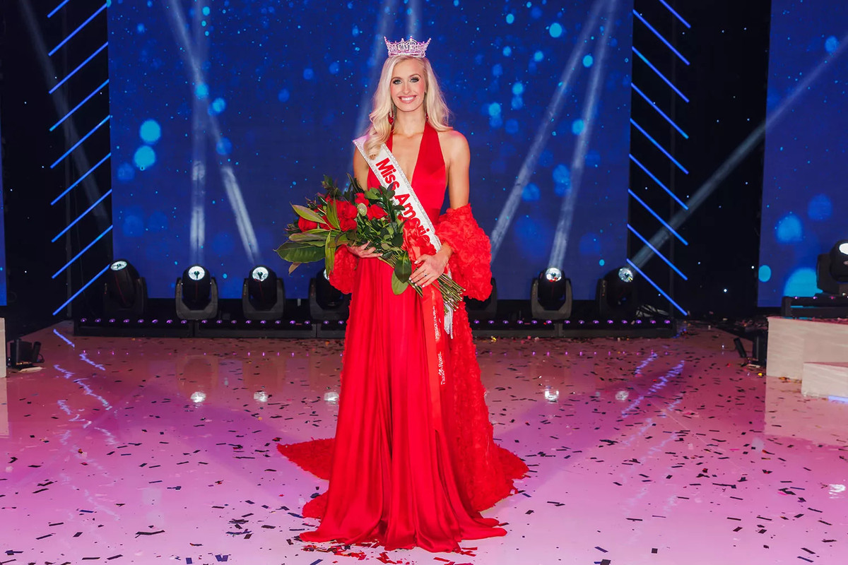 Madison Marsh, một thiếu úy Không quân Mỹ, đã ghi dấu ấn lịch sử khi trở thành quân nhân tại ngũ đầu tiên giành được danh hiệu Hoa hậu Mỹ vào năm 2024. (Ảnh: Houston McCollough).