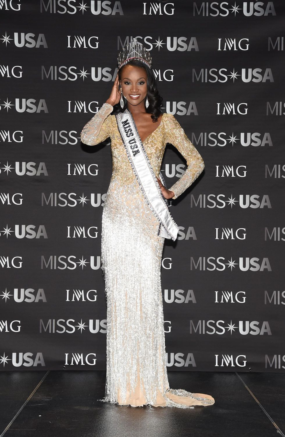Không thể không nhắc đến Deshauna Barber, người đã mở đường cho các nữ quân nhân trong làng sắc đẹp khi đăng quang Hoa hậu Mỹ năm 2016. (Ảnh: Getty Images).