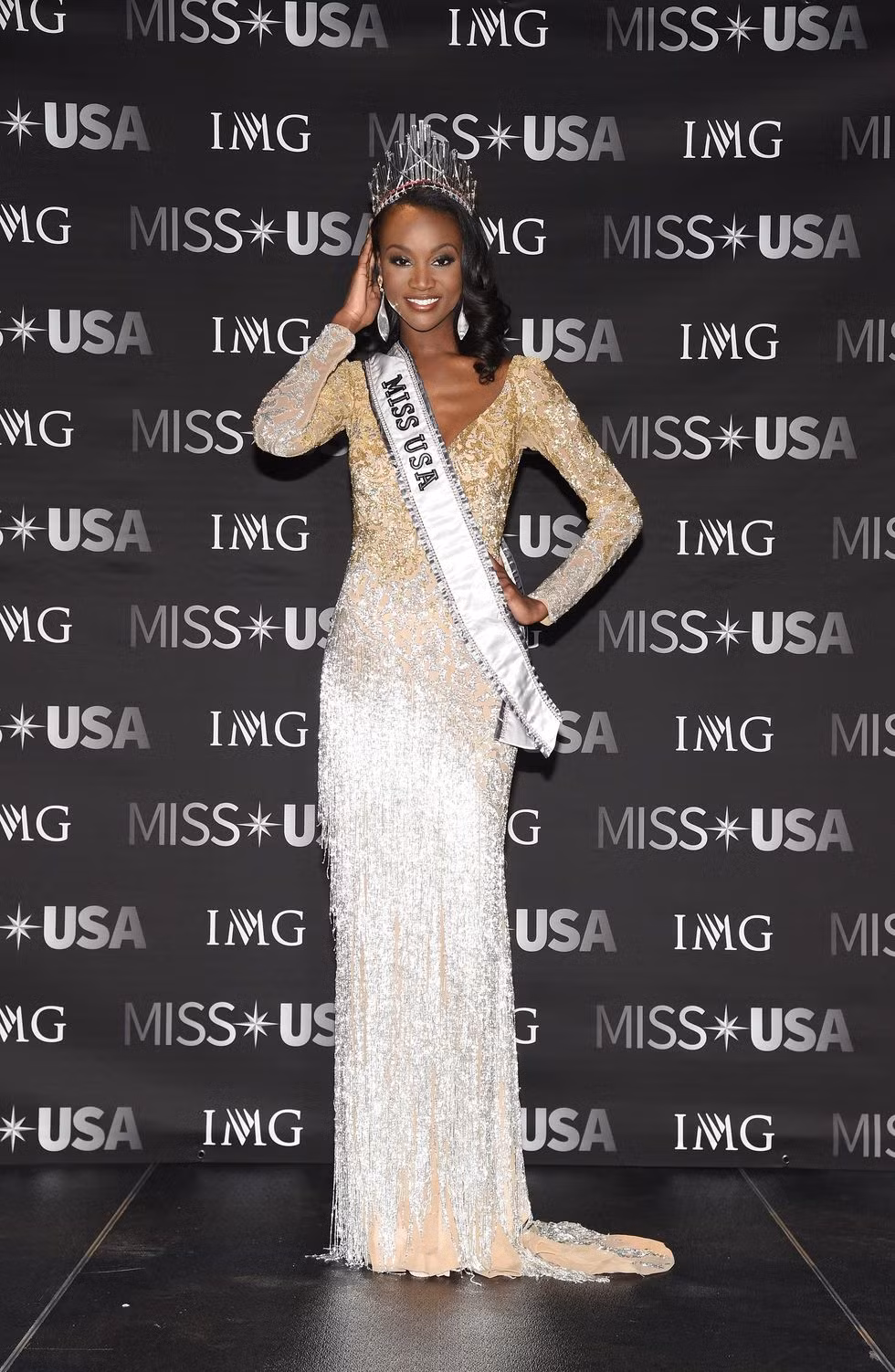 Không thể không nhắc đến Deshauna Barber, người đã mở đường cho các nữ quân nhân trong làng sắc đẹp khi đăng quang Hoa hậu Mỹ năm 2016. (Ảnh: Getty Images).