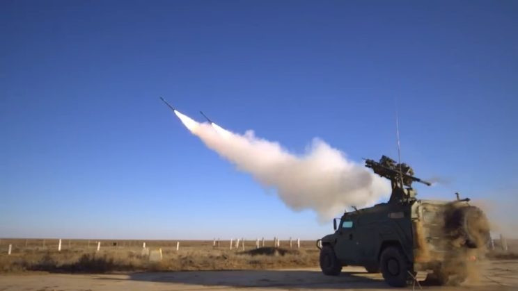 Để đối phó với những mối đe dọa từ trên không, Nga đã tăng cường đáng kể khả năng phòng không tầm ngắn để chống lại các mối đe dọa ngày càng gia tăng ở Ukraine. Hệ thống Gibka-S dự kiến sẽ cực kỳ hữu ích trong việc bảo vệ các đoàn xe tiếp tế và các đoàn xe chiến thuật khỏi các cuộc tấn công bằng máy bay không người lái.