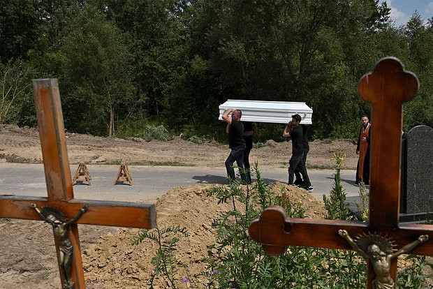 Theo thông tin từ Phó cục trưởng Cơ quan quản lý quân sự-dân sự khu vực Kharkov, Evgeniy Lisnyak, Bộ chỉ huy Lực lượng Vũ trang Ukraine đã điều động khoảng 500 lính đánh thuê nước ngoài, chủ yếu mang quốc tịch Pháp, đến khu vực Kursk. Tuy nhiên, lực lượng này tiếp tục chịu tổn thất đáng kể dù có các đơn vị mới được gửi đến hàng ngày.