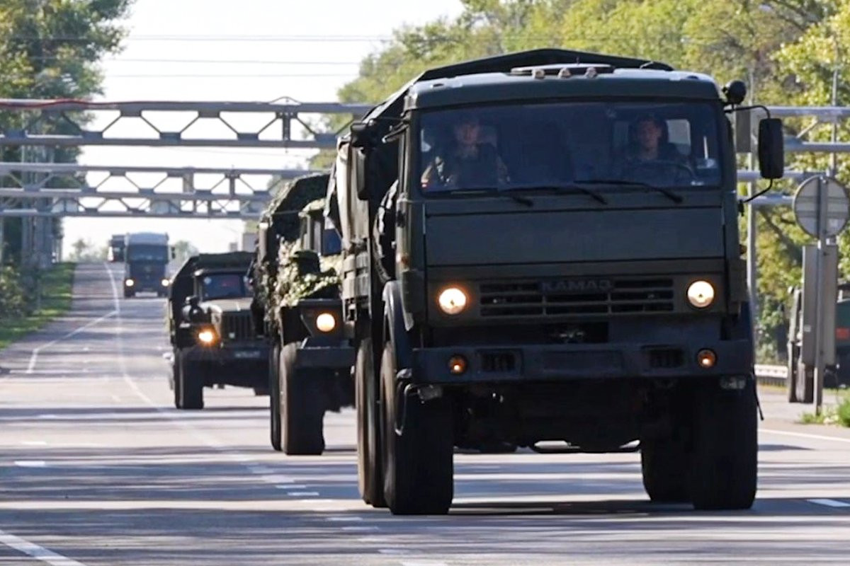 Theo ông Alaudinov, tại hướng Korenevsky, lực lượng Ukraine đang chịu tổn thất nặng nề khi hệ thống phòng thủ của Nga tại khu vực này được xây dựng rất kiên cố. “Lính đánh thuê đang bị thiêu đốt tại hướng Korenevsky, làm bia đỡ đạn cho Lực lượng Vũ trang Ukraine,” ông nói thêm.