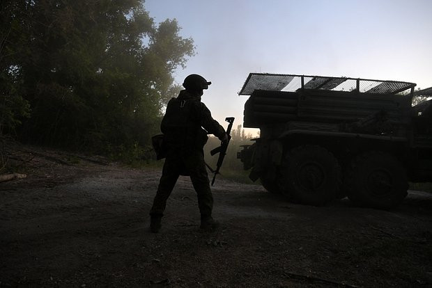 Những diễn biến tại Ugledar sẽ tiếp tục được theo dõi chặt chẽ, khi thành phố này có thể trở thành yếu tố quan trọng quyết định cục diện cuộc xung đột Nga - Ukraine. Ảnh: Binh lính Nga trên chiến trường. (Nguồn ảnh: RIA Novosti, Telegram, Facebook, EADaily, Reuters).