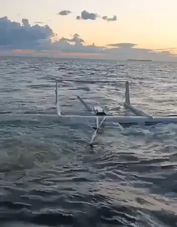 Nga được cho là đã sử dụng UAV Mohajer-6 của Iran tấn công Odessa và Dnepropetrovsk vào tháng 9/2022. Kiev tuyên bố đã tiêu diệt một UAV Mohajer ở phía tây Biển Đen, nhưng hình ảnh cho thấy UAV không bị hư hại đáng kể. Các chuyên gia quân sự cho rằng UAV này rơi do lỗi kỹ thuật, không phải do hệ thống phòng không. Ảnh: Telegram/BMPD