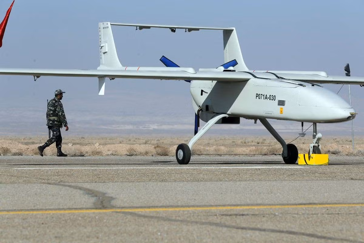 Ngày 26/5 vừa qua, một chiếc UAV Mohajer-6 do Iran sản xuất được trang bị đầy đủ bom không đối không Qaem-5 đã gặp nạn và rơi tại Kursk Oblast gần biên giới với Ukraine. Theo nhiều nguồn tin, Nga đã vận hành Mohajer-6 từ mùa thu năm 2022, Bộ Quốc phòng Nga không bình luận về những tin đồn về việc sử dụng UAV của Iran, đồng thời Tehran trực tiếp bác bỏ mọi nghi ngờ về việc cung cấp thiết bị này. Ảnh: iswnews.com.