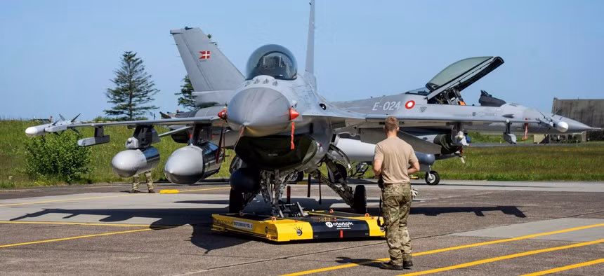 Tuy được kỳ vọng sẽ trở thành “viên đạn bạc” giúp Ukraine đối phó Nga, nhưng các chuyên gia vẫn hoài nghi về khả năng xoay chuyển chiến sự của tiêm kích này.