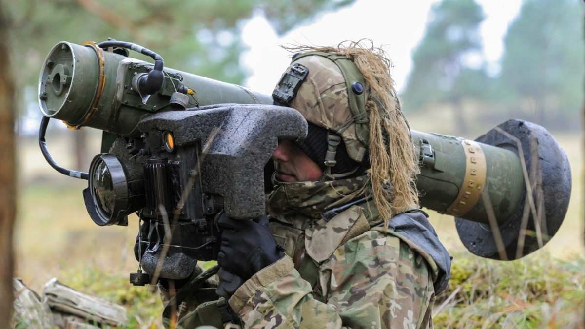 Tên lửa có thể bay đến cao độ 150 m trong chế độ bay đột nóc và 60 m ở chế độ tấn công trực diện. Các phiên bản ban đầu có cự li tối đa là 2.000 m, nhưng các phiên bản cải thiện sau này có tầm bắn xa hơn lên đến 2.500 m.