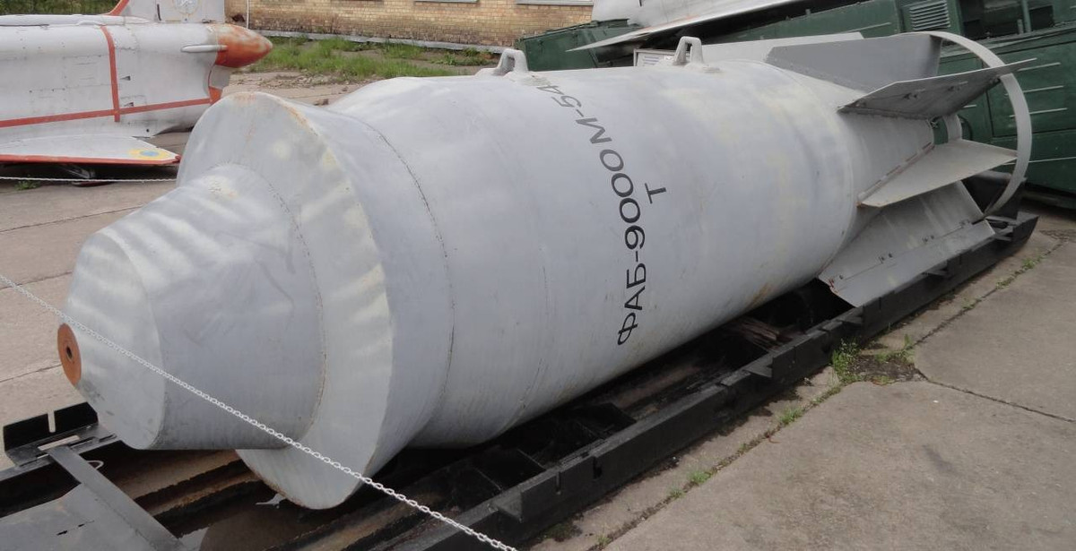 Các doanh nghiệp quân sự Nga đã cải tiến nó, bằng cách bổ sung các bộ phận bay và dẫn đường, biến nó thành một loại đạn dẫn đường chính xác với tầm tấn công từ 60 đến 70 km, nghĩa là máy bay chiến đấu của Nga có thể phóng bom ngoài phạm vi phòng thủ của hệ thống phòng không Ukraine.