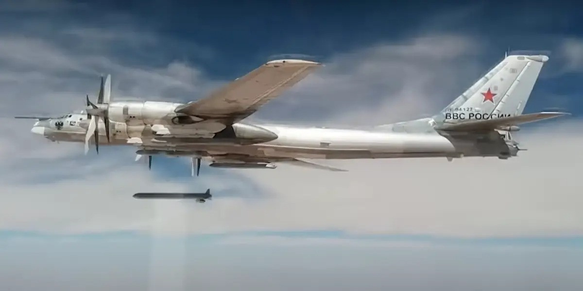 Hiện vẫn chưa rõ việc triển khai các biện pháp đối phó trên tên lửa được kích hoạt như thế nào. Các biện pháp đối phó của tên lửa có thể được lập trình sẵn để bắn khi chúng đến một điểm cụ thể, chẳng hạn như ở giai đoạn cuối, gần mục tiêu hơn hoặc nơi nghi có các hệ thống phòng không được triển khai.