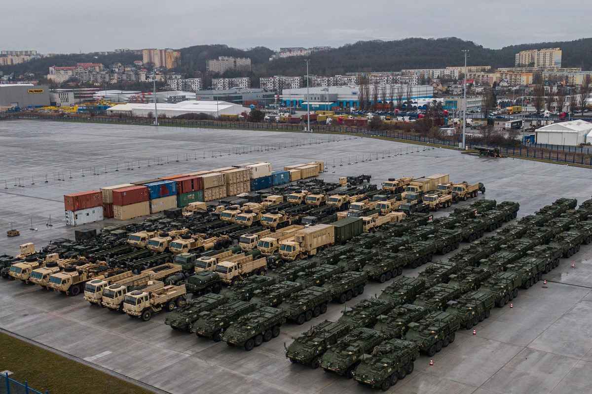 Ngày 4/4 vừa qua, Ngoại trưởng Ukraine Kuleba tiết lộ, Đức đang tìm kiếm các hệ thống phòng không Patriot và các hệ thống phòng không khác để chuyển cho Ukraine. Đồng thời, Pháp đang chuẩn bị gói viện trợ quân sự mới cho Kiev, bao gồm hàng trăm xe bọc thép và tên lửa hệ thống phòng không IRIS-T SLM.