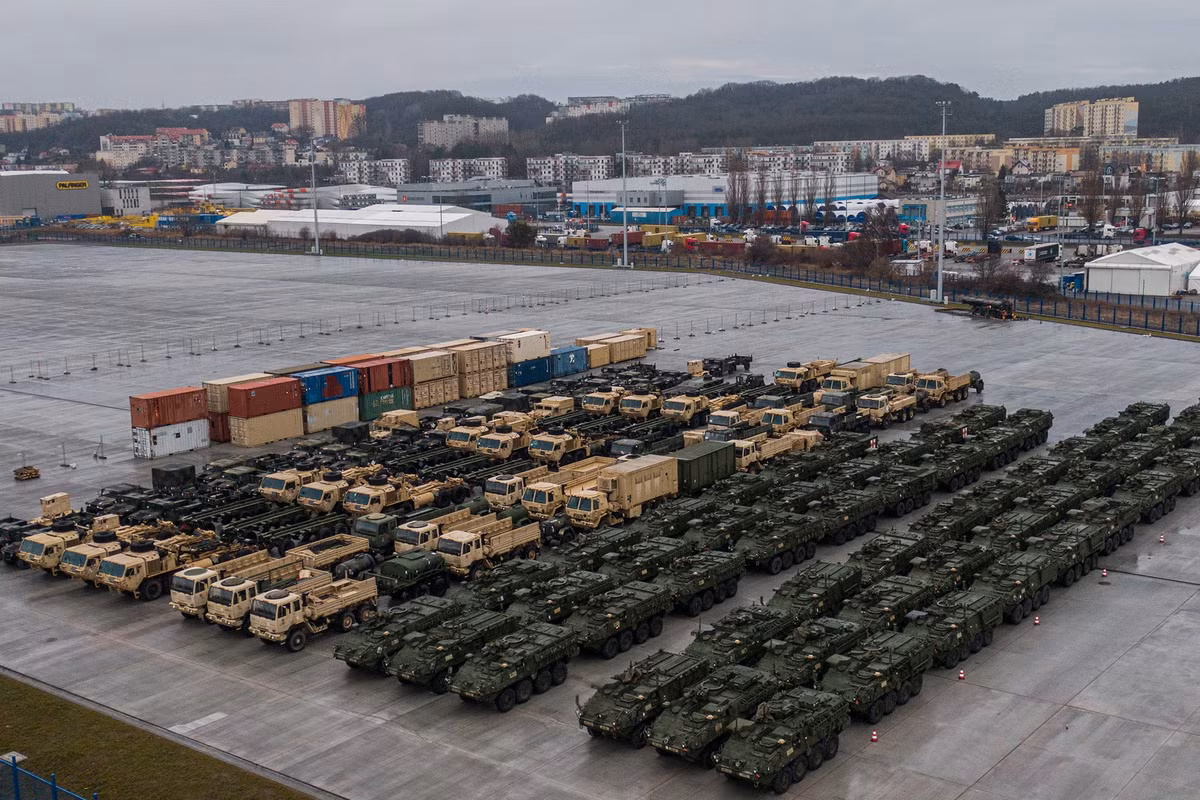 Ngày 4/4 vừa qua, Ngoại trưởng Ukraine Kuleba tiết lộ, Đức đang tìm kiếm các hệ thống phòng không Patriot và các hệ thống phòng không khác để chuyển cho Ukraine. Đồng thời, Pháp đang chuẩn bị gói viện trợ quân sự mới cho Kiev, bao gồm hàng trăm xe bọc thép và tên lửa hệ thống phòng không IRIS-T SLM.