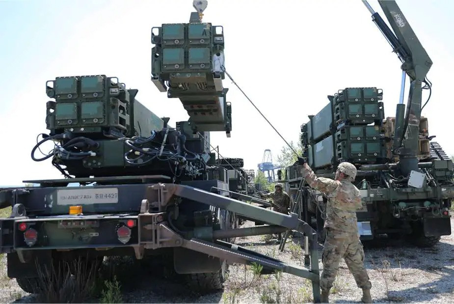 Tuy nhiên, trước tình hình xung đột ngày càng diễn biến phức tạp, những khó khăn xuất hiện ngày càng nhiều với Ukraine, đặc biệt là khi nước này đã sử dụng hết tên lửa phòng không Patriot và IRIS-TS LM - hai hệ thống phòng không chính để bảo vệ bầu trời Ukraine. Ảnh: Army Recognition.