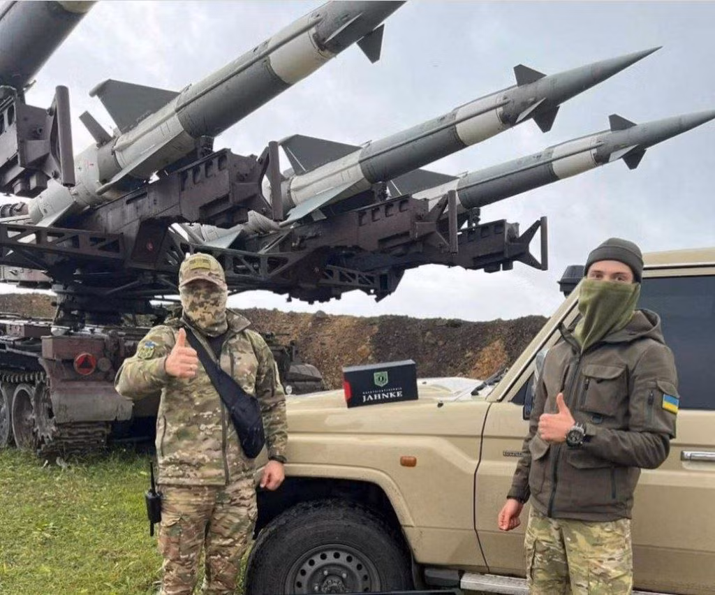 Hiện tại, Lực lượng Vũ trang Ba Lan đang sở hữu 17 hệ thống phòng không S-125 Newa SC, là phiên bản hiện đại hóa của hệ thống tên lửa phòng không SA-3 thời Liên Xô. Theo một số nguồn thông mở, Ukraine đã nhận được một số lượng chưa xác định các hệ thống tên lửa phòng không này từ Ba Lan.