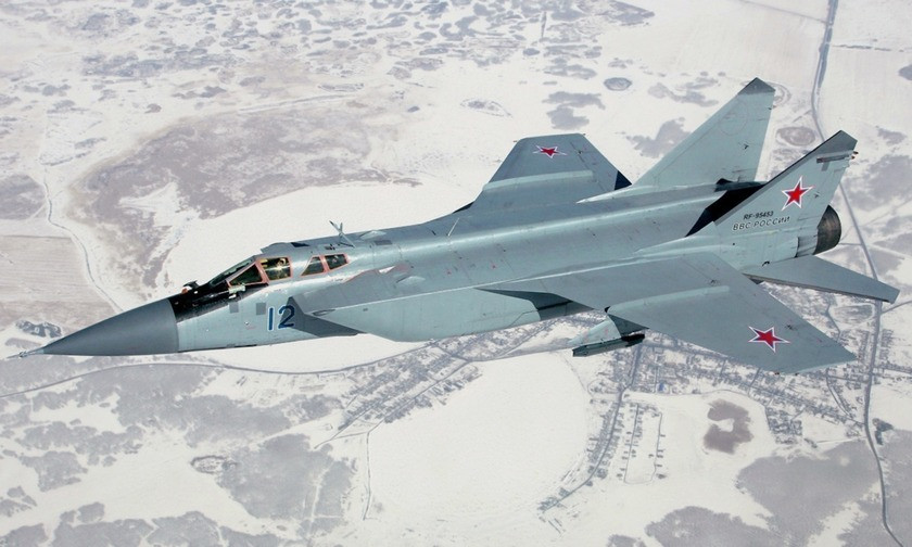 Ngoài MiG-29, Iran cũng thể hiện sự quan tâm đến việc mua số lượng nhỏ các máy bay chiến đấu cao cấp hơn của Liên Xô, đáng chú ý nhất là máy bay đánh chặn hạng nặng MiG-31 Foxhound hoặc Su-27 Flanker, loại máy bay được xuất khẩu đầu tiên vào năm 1991.