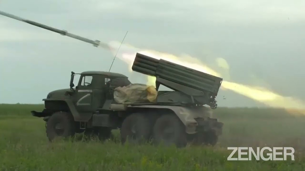 Hệ thống Tornado-G được thiết kế với 40 ống phóng tên lửa, cỡ đạn 122 mm. Mẫu Tornado-G được thiết kế để thay thế cho những bệ phóng tên lửa đa năng BM-21 Grad đã lỗi thời. Tornado-G được sản xuất hàng loạt vào năm 2013 và được đưa vào biên chế Quân đội Nga từ năm 2014.