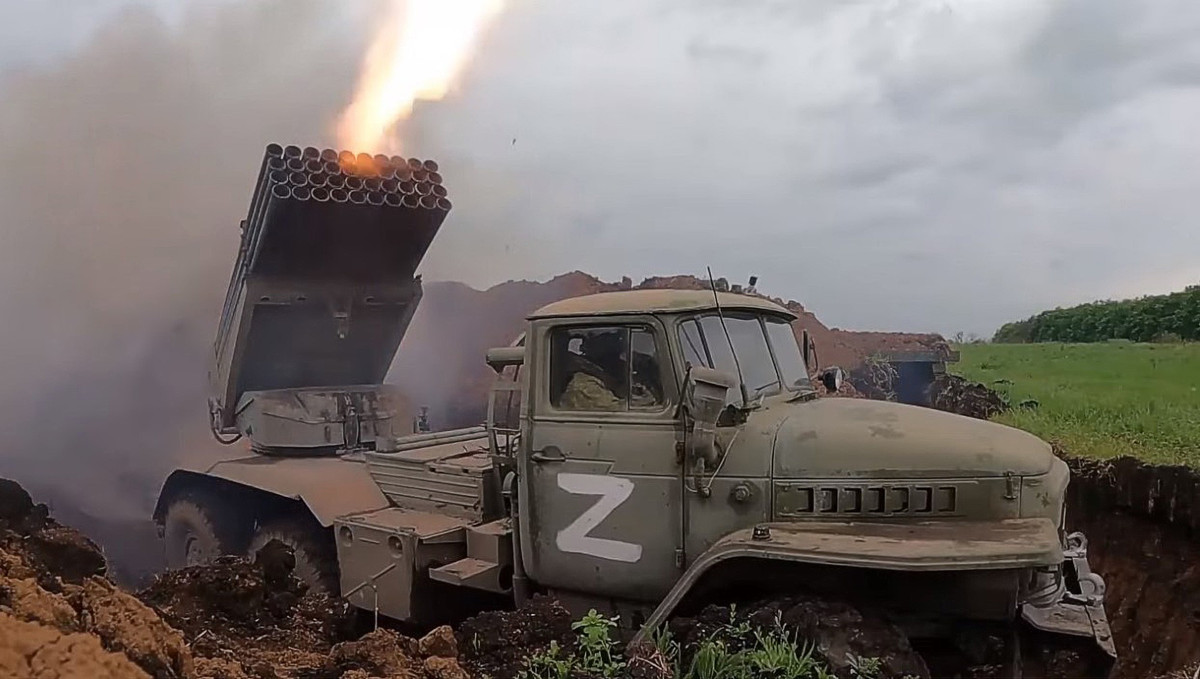 Tornado-G trang bị đạn pháo dẫn đường bằng vệ tinh với tầm bắn lên tới 120 km. Hệ thống này có thể bắn được tên lửa phân mảnh nổ cao và tên lửa chống tăng hiệu suất cao. Các biến thể có tên mã 9M538, 9M539 và 9M541 có hỏa lực tăng đáng kể nhưng tầm bắn ngắn hơn.