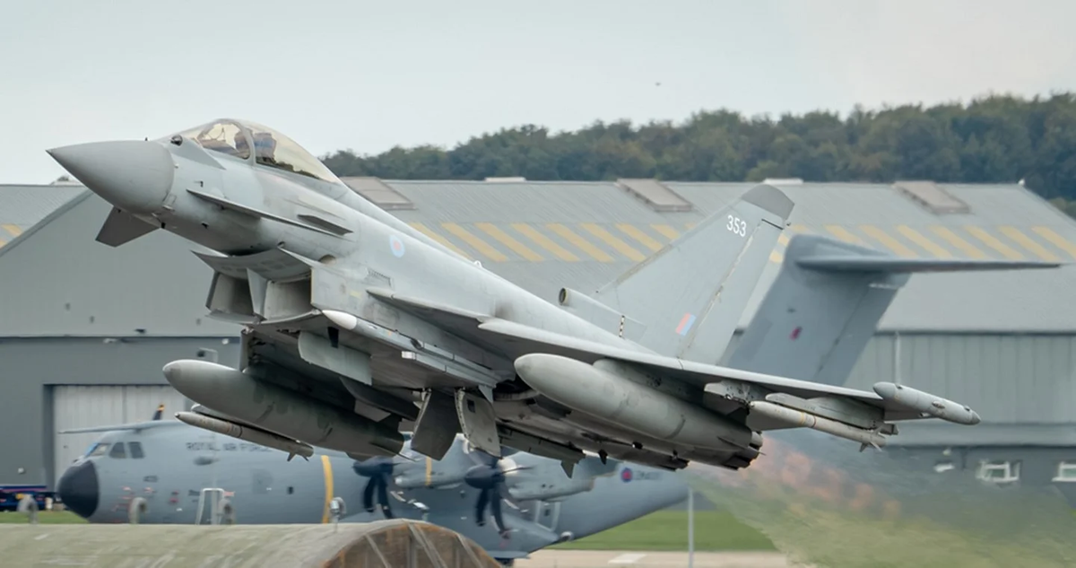 Kể từ năm 2019, khi 4 máy bay Typhoon thực hiện 59 chuyến bay huấn luyện và hơn 180 lần đánh chặn thực hành, các máy bay phản lực của Anh chưa tham gia vào hoạt động nào tương tự tại Iceland. Ảnh: Máy bay chiến đấu Typhoon của Không quân Hoàng gia Anh/ RAF.