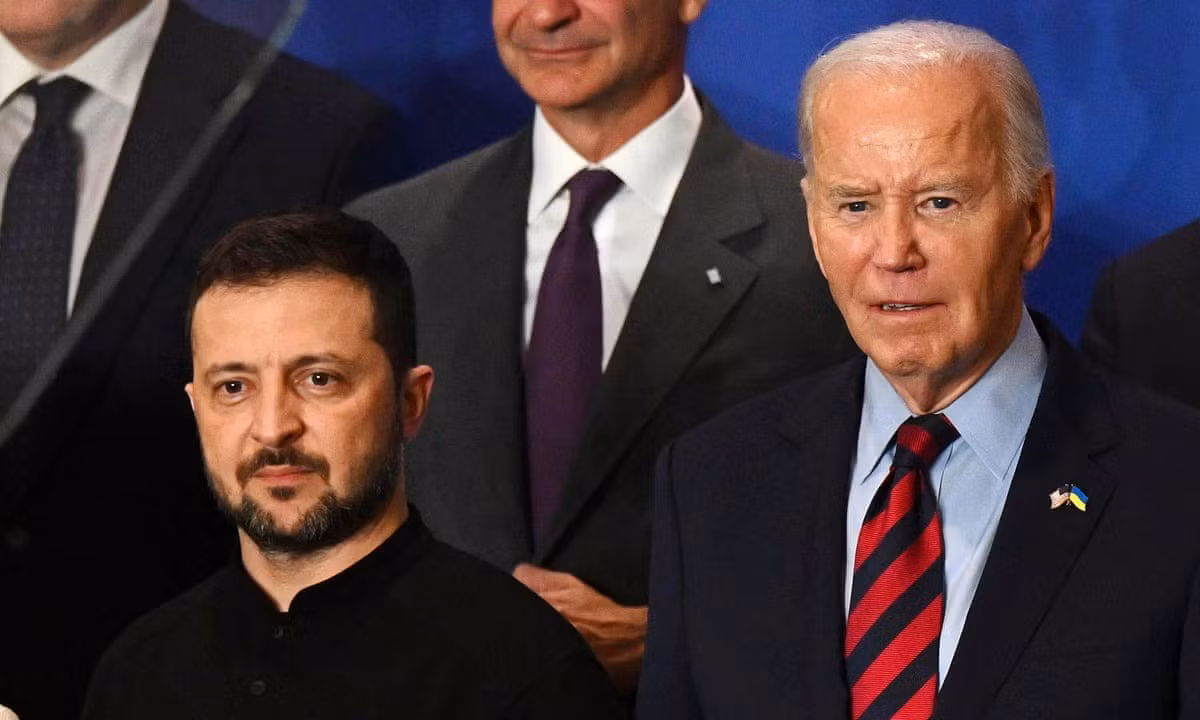 Tổng thống Biden nhấn mạnh gói hỗ trợ quân sự lần này là một phần trong những cam kết của Mỹ, nhằm hỗ trợ Ukraine bảo vệ các thành phố và người dân của nước này. Ông cũng tuyên bố thêm: "Tôi đã chỉ đạo Bộ Quốc phòng phân bổ toàn bộ số tiền hỗ trợ an ninh còn lại cho Ukraine vào cuối nhiệm kỳ của tôi". Ảnh: The Guardian.