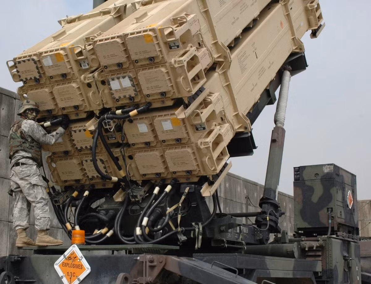 Theo các nguồn tin trước đó, vào tháng 10/2022, Mỹ đã đồng ý gửi tới thủ đô Kiev của Ukraine hệ thống tên lửa đất đối không Patriot. Hệ thống này có khả năng đánh chặn máy bay, tên lửa hành trình và tên lửa đạn đạo tầm ngắn.