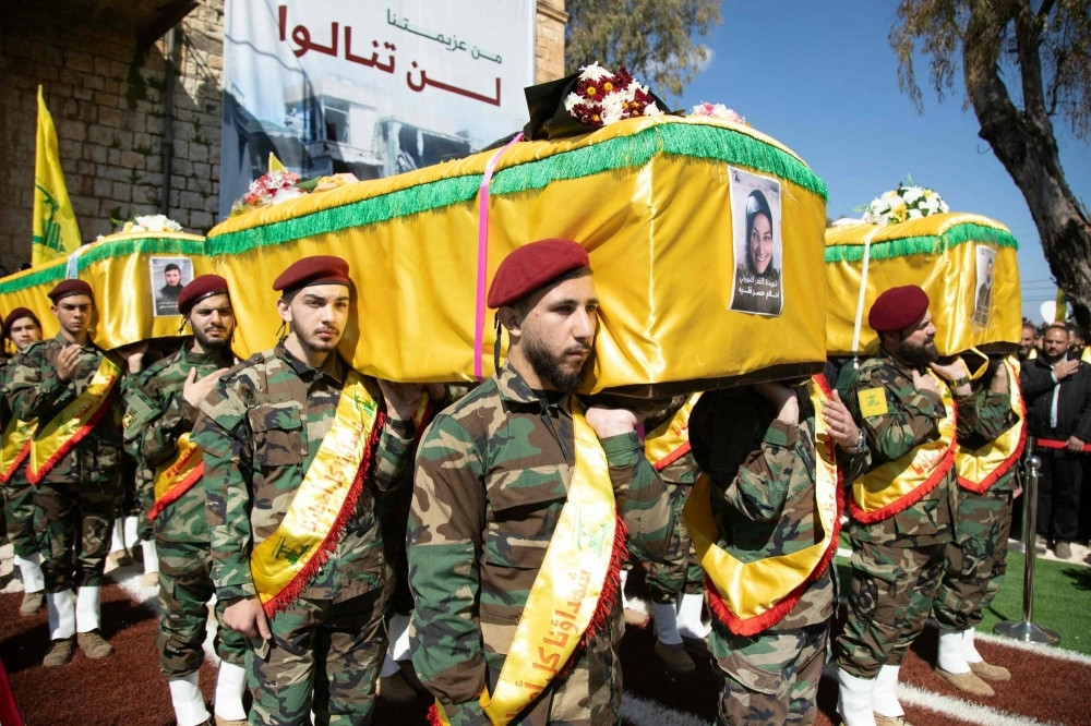 Tuy nhiên, Hezbollah cũng gây tranh cãi trong nước. Trong khi nhiều người Lebanon ủng hộ Hezbollah trong cuộc chiến chống lại Israel, nhóm này cũng vấp phải nhiều chỉ trích về các liên minh chính trị mà họ đã xây dựng. Sự lo ngại về khả năng xung đột với Israel leo thang thành chiến tranh toàn diện cũng là một mối quan ngại lớn đối với người dân Lebanon. Ảnh: Getty Images.