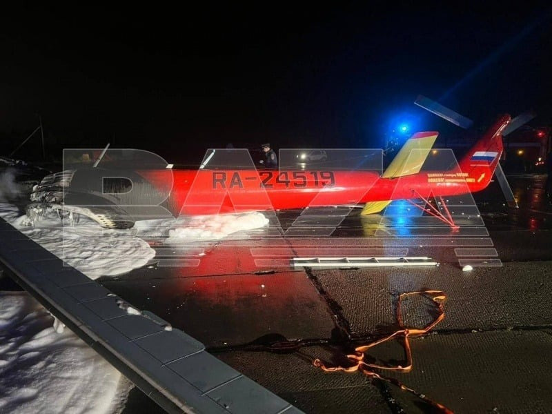 Kênh Telegram Baza cho biết, "Hai thiếu niên đã đốt cháy trực thăng bằng thuốc lá. Sau khi đổ chất lỏng lên trực thăng, chúng quyết định hút thuốc và ném một điếu thuốc vào trực thăng. Khi thấy không có lửa, một thiếu niên đã châm điếu thuốc thứ 2 và cắm nó vào chất lỏng. Vào thời điểm đó, ngọn lửa bốc lên và một vụ nổ đã xảy ra". Ảnh: The New Voice of Ukraine.