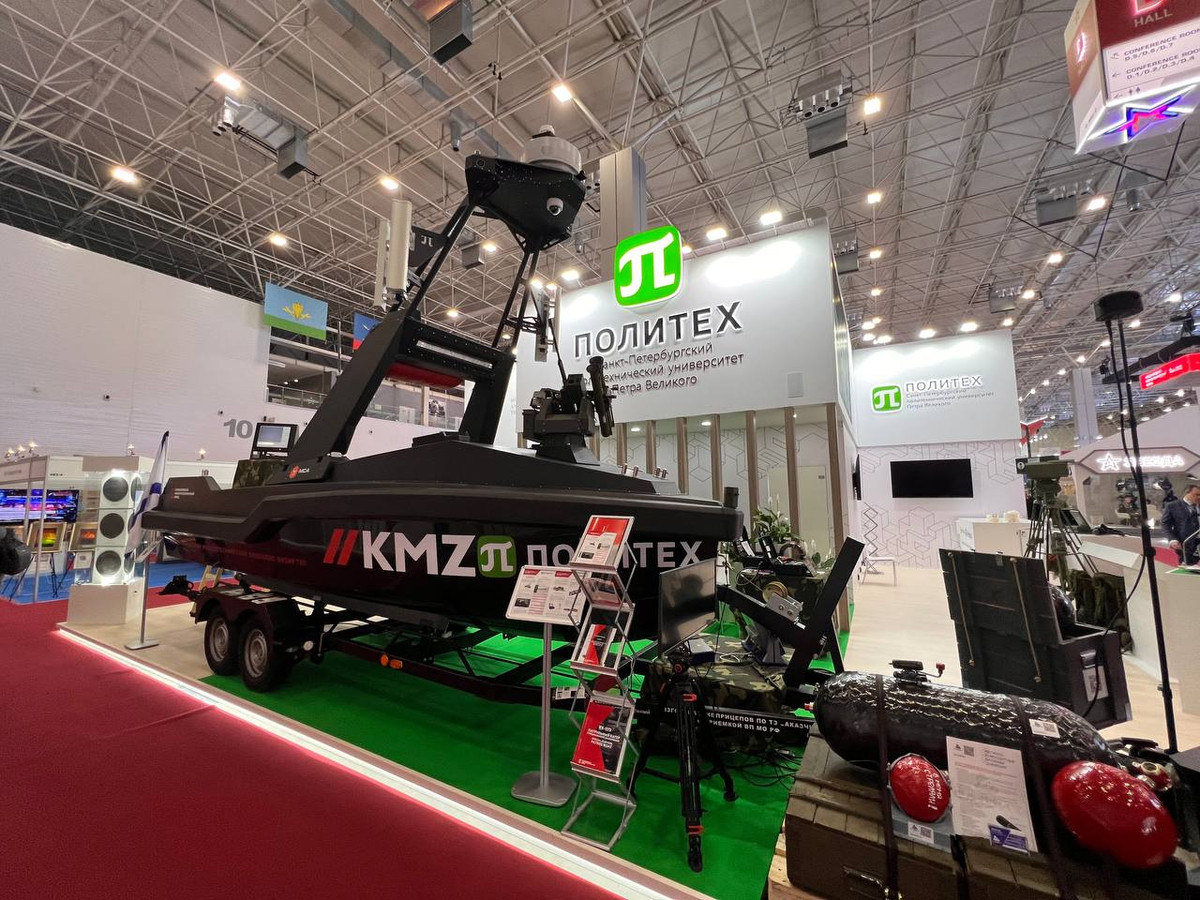 Đáng chú ý, vào cuối tháng 2, Bộ Quốc phòng Nga đã phê duyệt chương trình huấn luyện chiến đấu mới cho các đơn vị trực thăng hải quân để tiêu diệt thuyền không người lái của hải quân đối phương. Trực thăng Ka-27 sẽ thực hiện nhiệm vụ trinh sát, tìm kiếm và phát hiện thuyền không người lái trên mặt nước, trong khi Ka-29 sẽ đảm nhận việc tiêu diệt chúng.