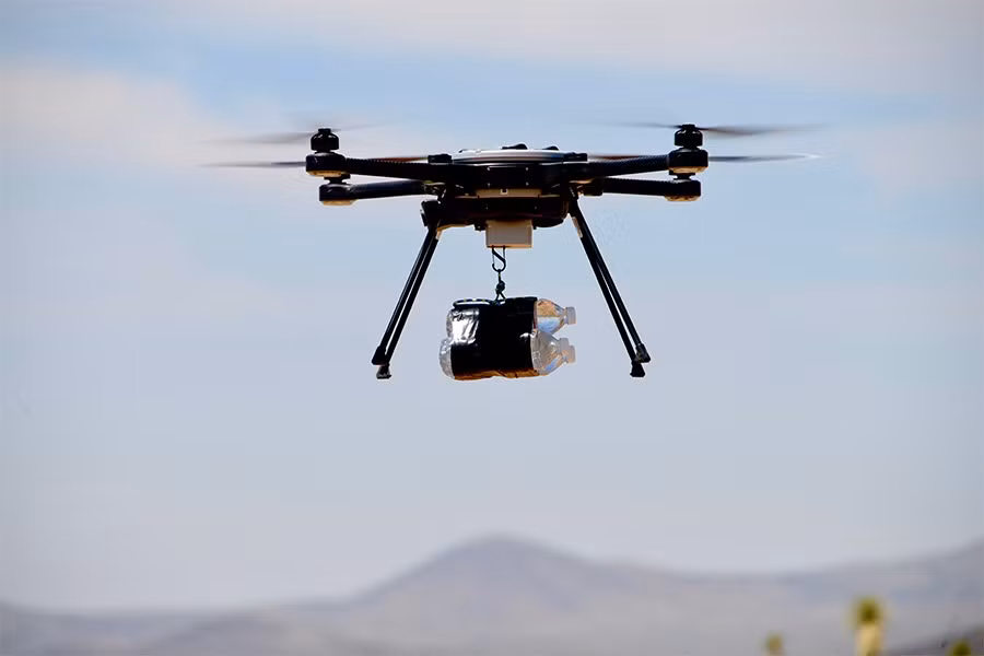 Những máy bay không người lái đa năng này có thể mang trọng tải lên tới 3,5 kg, bao gồm cả đạn dược, khiến chúng trở nên cần thiết cho việc giám sát, thu thập thông tin tình báo cũng như vận chuyển và cung cấp vật tư. Ảnh: BSSHOLLAND.