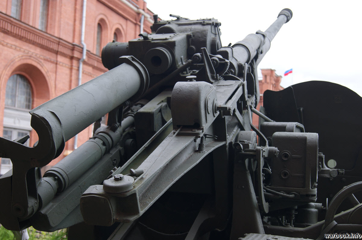 Lựa chọn tối ưu hiện nay được các nhà phân tích quân sự Nga đưa ra là các hệ thống pháo ít được sử dụng trên tuyến đầu chiến đấu. KS-19 cỡ nòng 100 mm được Liên Xô chế tạo với số lượng lớn từ giữa thế kỷ trước là một trong những đề xuất khả thi. Ảnh: war-time.ru. 
