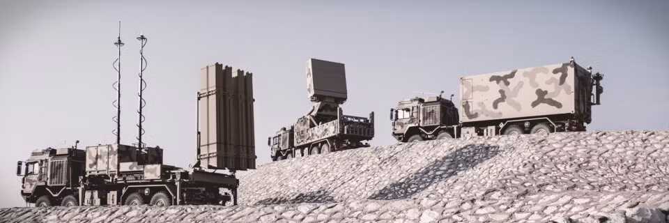 Mới đây, có thông tin cho biết Bulgaria dự định mua 07 hệ thống phòng không IRIS-T SLM từ công ty Diehl Defense (Đức), với đơn hàng đầu tiên đã được xác nhận. Nếu Sofia quyết định bổ sung toàn bộ hệ thống, thỏa thuận có thể được hoàn tất vào năm 2032. Ảnh: Hệ thống IRIS-T SLM/ Diehl Defense.