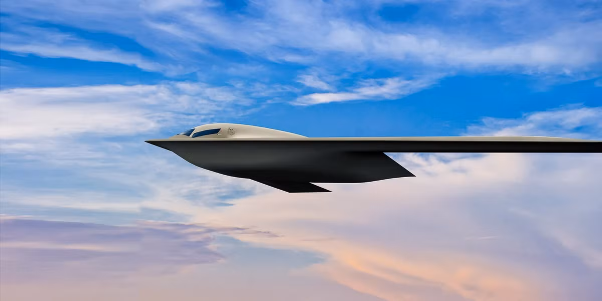 Các thử nghiệm trên mặt đất cũng đóng vai trò quan trọng trong quá trình phát triển máy bay, trong đó xác nhận thành công thiết kế cấu trúc của B-21 thông qua thử nghiệm tĩnh. Ngoài ra các chuyên gia cũng bắt đầu thử nghiệm mô phỏng đánh giá tuổi thọ của máy bay.