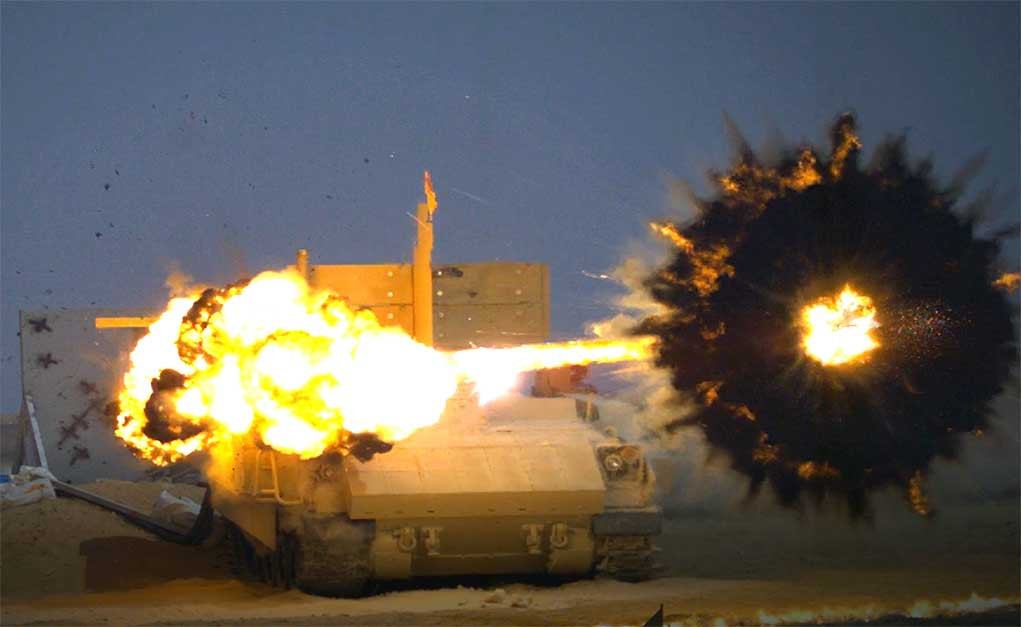 Trong tương lai gần, dự kiến sẽ lắp đặt hệ thống này trên xe tăng Challenger 3 của Anh, cũng như trên Leopard 2A7A1 và 2A8 của Đức. Trophy hạng nhẹ gắn trên khung gầm Bradley đánh bại cuộc tấn công của tên lửa dẫn đường chống tăng. Ảnh: Rafael Advanced System Ltd.