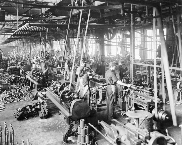 Cộng với cuộc đại suy thoái kinh tế vào năm 1929-1930, đã khiến nền kinh tế nước Pháp bị tê liệt, gần như không có cơ hội phục hồi nên họ buộc phải cắt giảm chi tiếu cho quân sự để tập trung xây dựng lại đất nước...