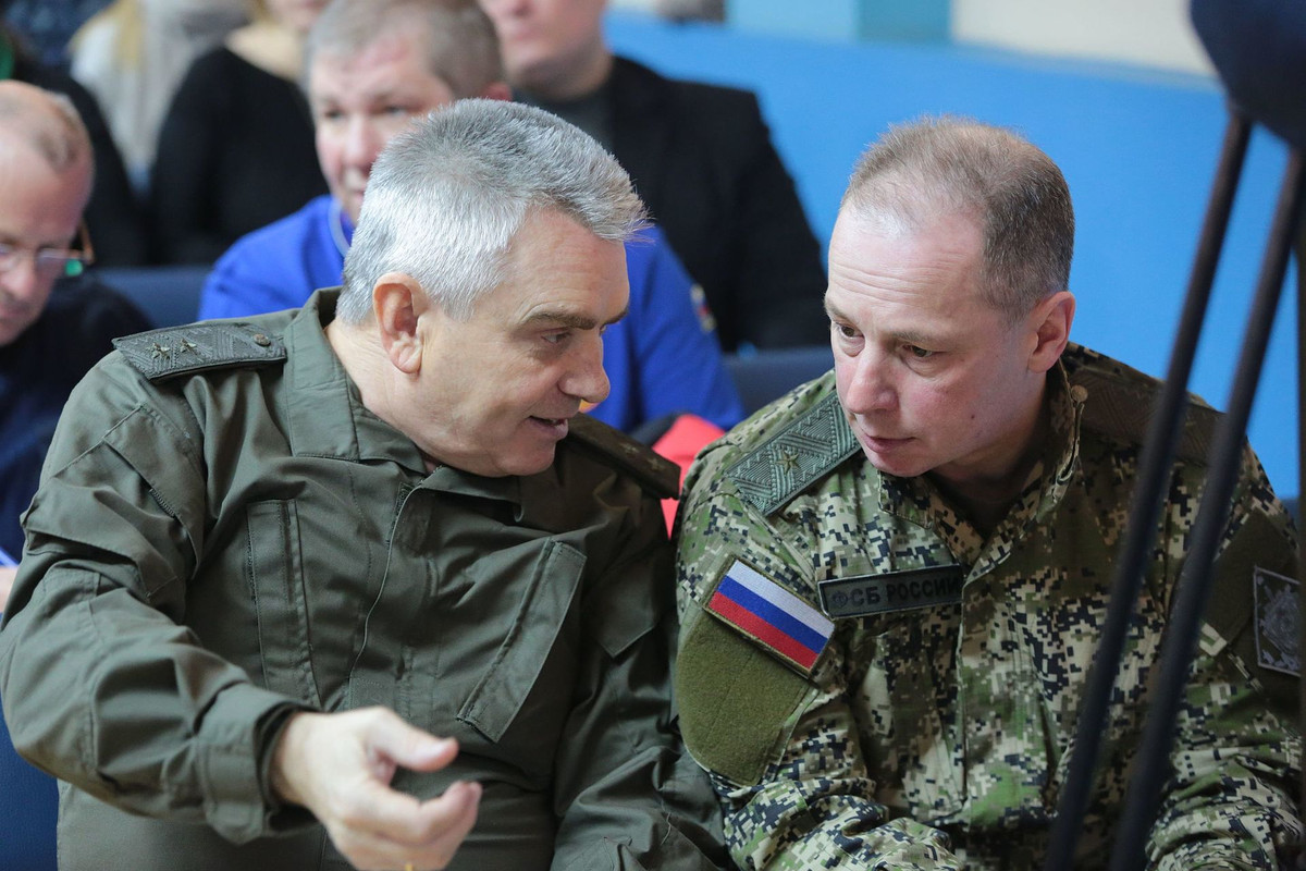 Theo chuyên gia Boris Rozhin của Trung tâm Báo chí Quân sự-Chính trị Nga, các nhóm quân mới cần được phân biệt rõ ràng với lực lượng biên phòng Nga (trực thuộc Tổng cục An ninh Liên bang Nga), vốn không được xây dựng để đối phó với các đơn vị cơ giới hóa lớn. Ông cho biết, trong trường hợp có các hành động tấn công quy mô lớn của đối phương, lực lượng biên phòng sẽ cần được tăng cường bởi các đơn vị quân đội và phối hợp với các đơn vị khác.