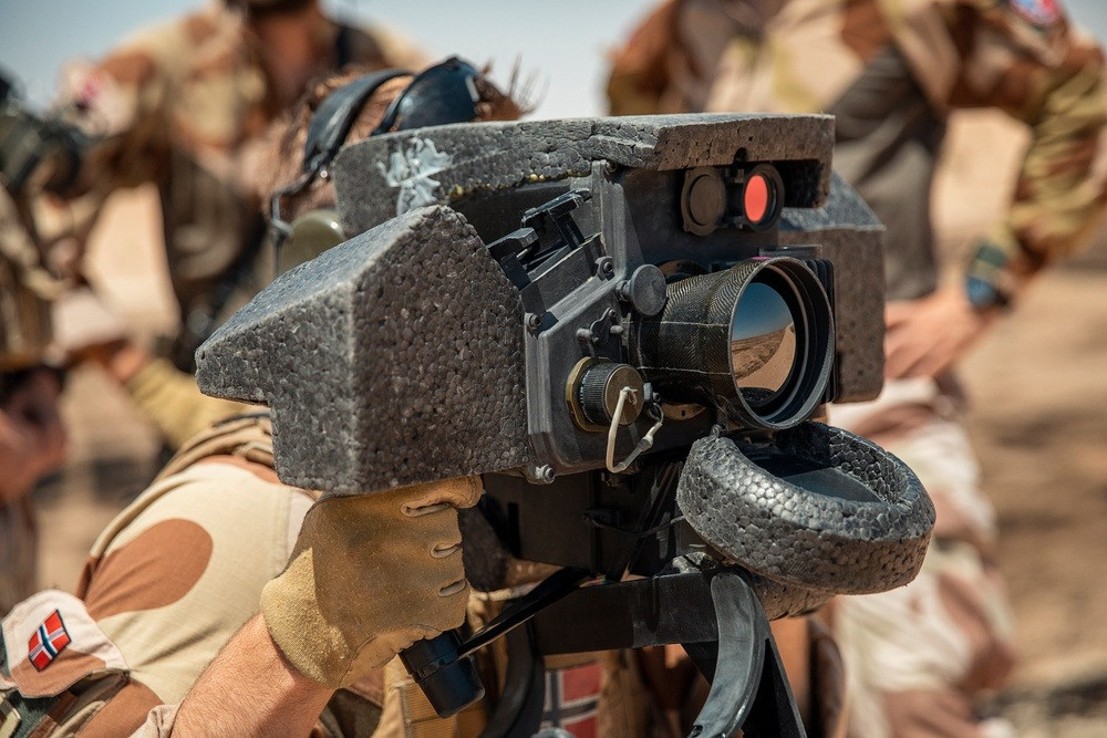 Chế độ quan sát thứ hai là WFOV (quan sát ảnh nhiệt, góc rộng). Ở chế độ này, CLU hiển thị ảnh tầm nhiệt của mục tiêu đã được phóng đại 4x lên màn hình chính. Đây cũng được xem là chế độ quan sát chính của CLU do có sử dụng kèm với camera tầm nhiệt, cho phép người bắn tìm mục tiêu là bộ binh hoặc phương tiện khó có thể thấy bằng mắt thường.