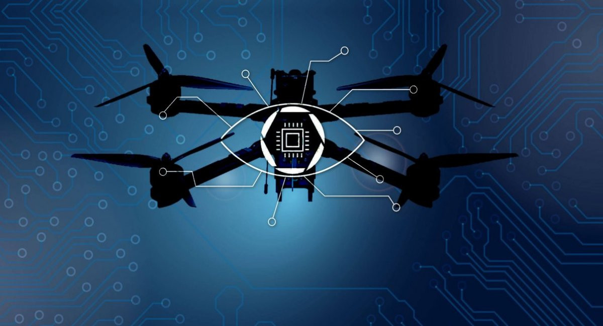 Hệ thống Skynode S còn nhiều ưu điểm khác. Nó giúp giảm bớt khâu điều khiển phức tạp nhất của UAV kamikaze yêu cầu phản ứng và kỹ năng đặc biệt, thay vào đó là hệ thống điện tử chuyên dụng. Việc chọn mục tiêu và quyết định tấn công vẫn do người vận hành. Các thiết bị điều khiển đều được đặt trên UAV, giúp bảo vệ tốt hơn trước tác chiến điện tử và mất tín hiệu, đồng thời loại bỏ độ trễ do truyền tín hiệu qua radio, tăng khả năng tấn công mục tiêu thành công.