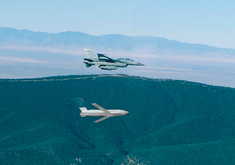 Leonkov tin rằng JASSM hoàn toàn tương thích với F-16, và Ukraine có thể sẽ sử dụng cả tên lửa mới này. Ông cũng cho rằng phi công phương Tây có thể sẽ lái các máy bay này, vì Quân đội Ukraine, dù đã được huấn luyện nhanh, chưa đủ kinh nghiệm để sử dụng vũ khí hiệu quả.