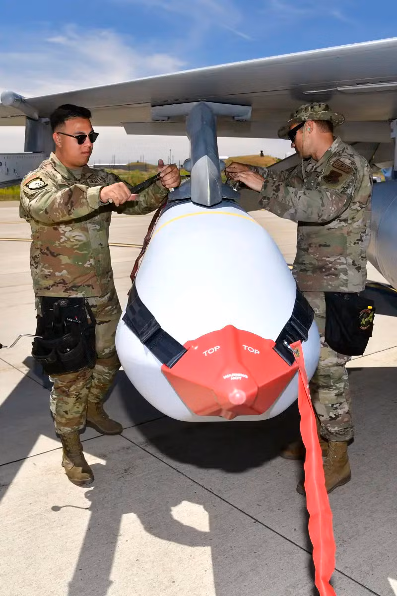 Theo chuyên gia Leonkov, việc chuyển giao JASSM cho Ukraine sẽ là một thách thức cho Nga, với các mục tiêu có thể bao gồm Zaporozhye, Kherson, Lugansk, Donetsk, Crimea, và cả Moscow. Ông cảnh báo không nên tin tưởng vào lệnh cấm của Washington về việc Ukraine sử dụng vũ khí tầm xa trên lãnh thổ Nga.