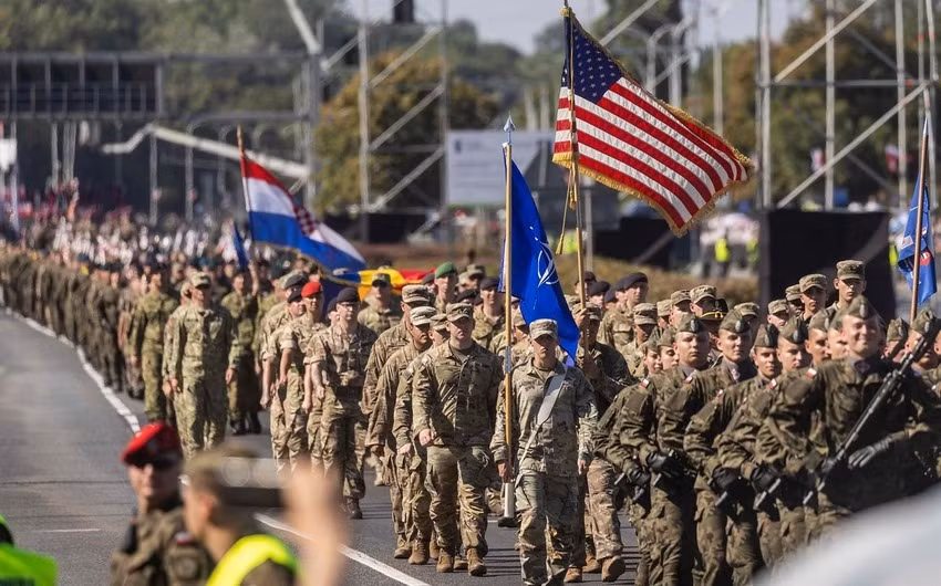 Ông Putin nói và lưu ý rằng, ngân sách quốc phòng của Mỹ hiện cao gấp 10 lần so với Nga. “Trong bối cảnh đó, liệu chúng ta có nên phát động chiến tranh chống lại NATO không? Điều đó thật vô lý”.