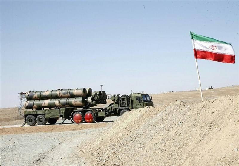 Iran hiện cũng đã sở hữu hệ thống phòng không S-300 của Nga. Trở lại năm 2007, Nga đã đồng ý cung cấp S-300 cho Iran, tuy nhiên, Moscow phải đối mặt với áp lực từ Mỹ và các cường quốc châu Âu, khiến việc giao vũ khí bị trì hoãn.