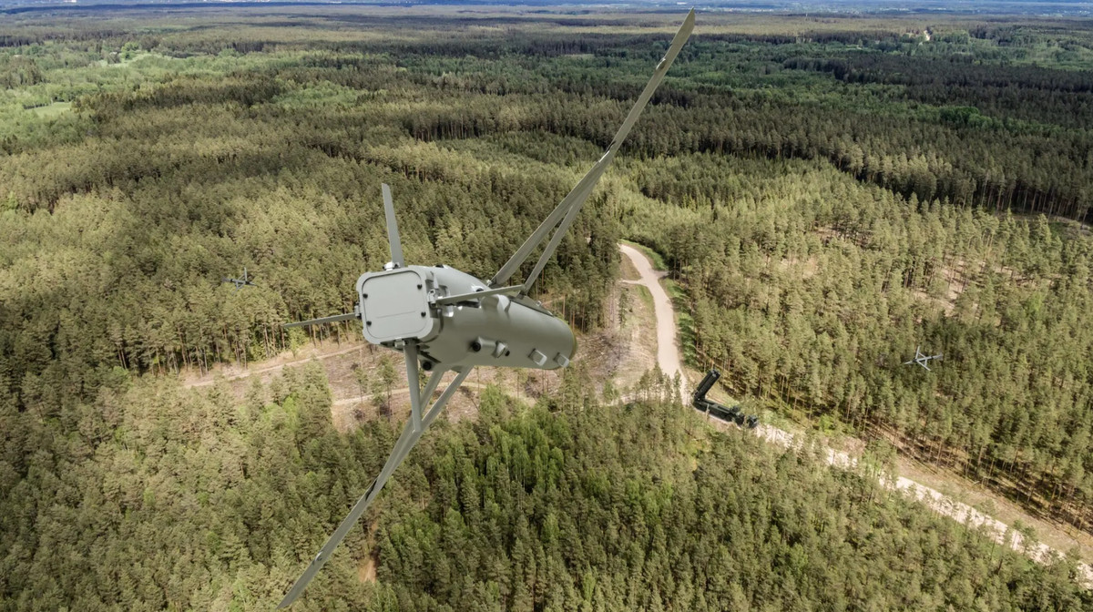 Các loại đạn này có thể được phóng từ các thùng chứa đặc biệt được kéo bởi bất kỳ xe tải nào. Mặc dù các kỹ sư Saab tuyên bố rằng, GLSDB được trang bị cho các bệ phóng di động M270 HIMARS.