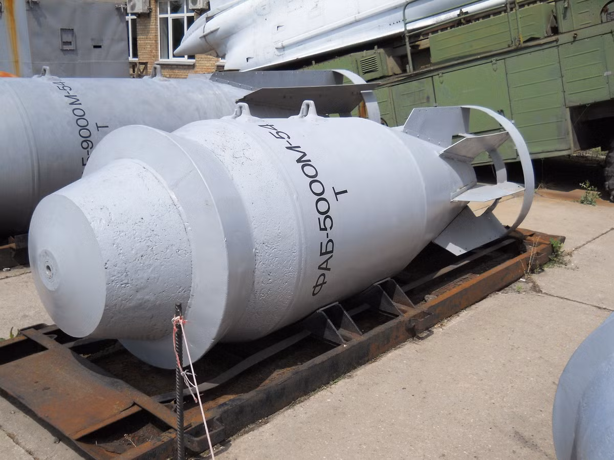 Ngoài những trường hợp cụ thể này, còn có những báo cáo rải rác về việc FAB-3000 được sử dụng ở những nơi khác tại Ukraine, đặc biệt là ở những khu vực mà Quân đội Nga phải đối mặt với sự kháng cự quyết liệt.