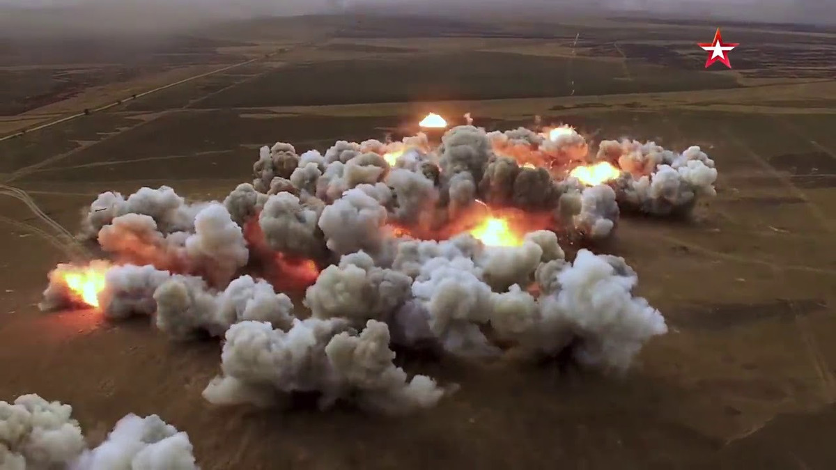 Khi tên lửa tới mục tiêu, đầu đạn sẽ phát nổ và phân tán đám mây thuốc phóng vào không khí. Đám mây nhiên liệu này trộn với oxy trong không khí, tạo thành hỗn hợp nổ. Một vụ nổ tiếp theo sẽ đốt cháy hỗn hợp này, dẫn đến một vụ nổ lớn.