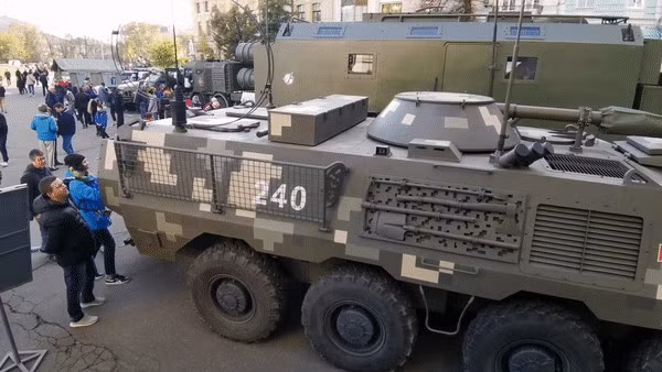 Hiện tại, Quân đội Ukraine đang gặp phải tình trạng thiếu xe bọc thép, trong khi những nỗ lực của phương Tây nhằm giải quyết vấn đề này bằng cách cung cấp xe bọc thép và MRAP đã thất bại.