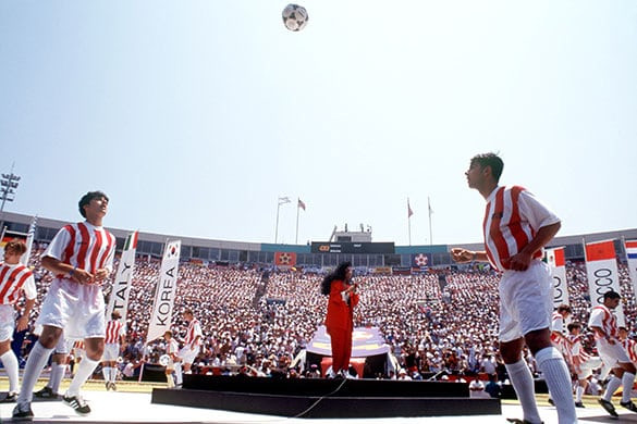 Buổi lễ khai mạc World Cup 1994 được tổ chức hoành tráng tại Mỹ với sự tham gia biểu diễn của nhiều nghệ sĩ tên tuổi.