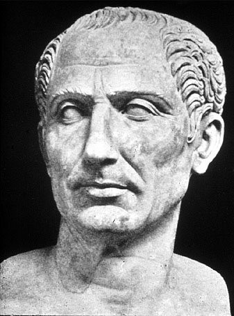 Julius Caesar được biết đến như nhà quân sự, chính trị gia lỗi lạc nhất trong lịch sử La Mã cổ đại. Ông đã dẫn binh trong hàng trăm trận chiến và giành được nhiều chiến thắng lớn.