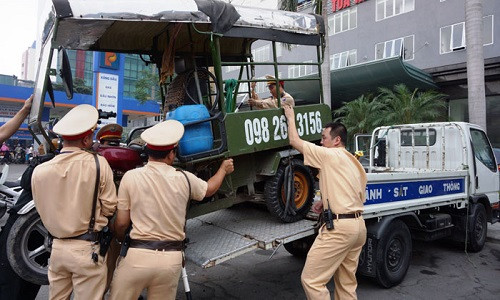 CSGT đã nhiều đợt thu giữ các phương tiện 3 bánh phạm luật (ảnh KTĐT).