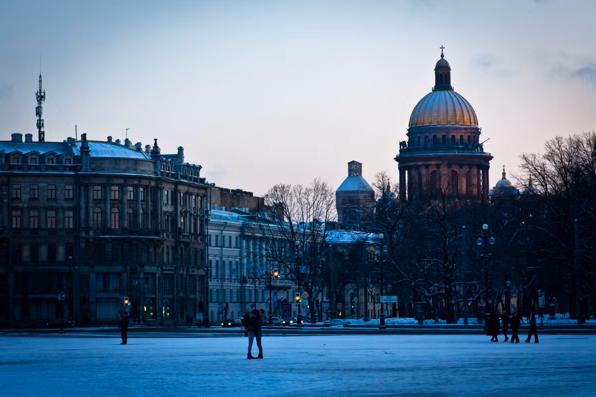 Đây không phải là lần đầu tiên xảy ra hiện tượng tuyết có màu xanh ở Nga.