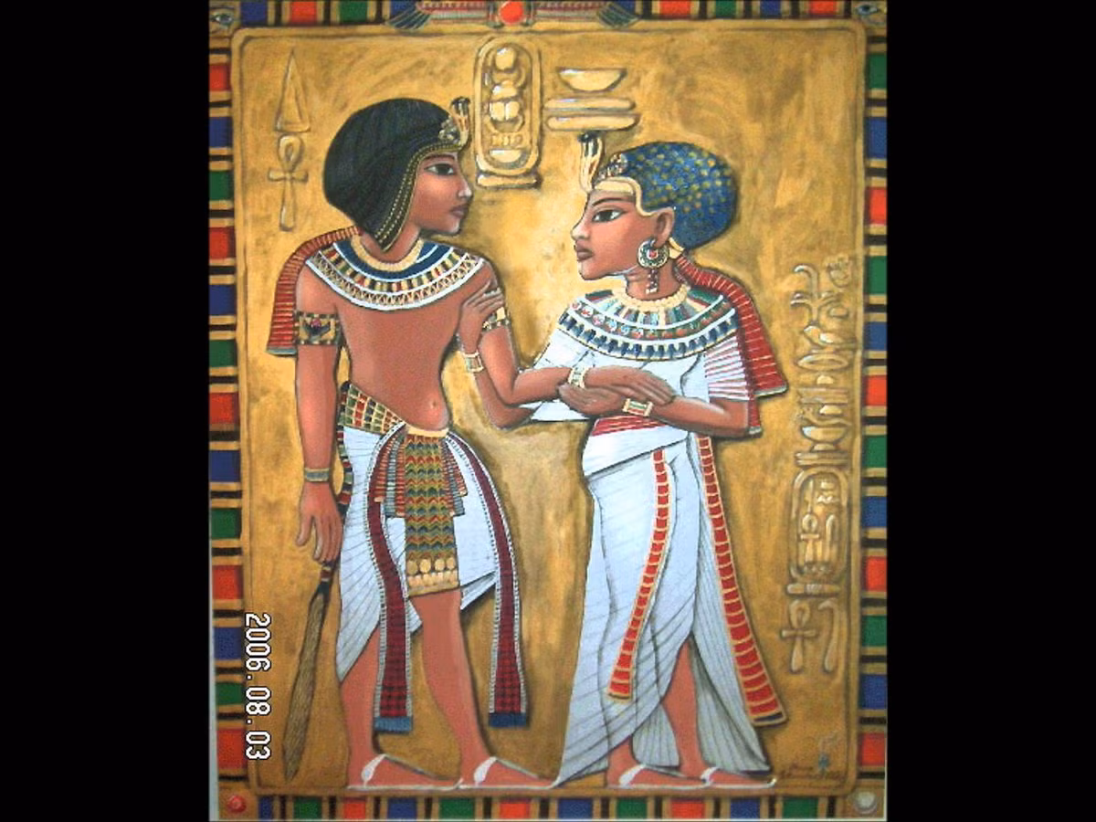 Sau khi Tutankhamun băng hà, Vua Ay trở thành người kế nhiệm. Khi ấy, Nữ hoàng Ankhesenamun trở thành vợ của vị vua Ai Cập mới.