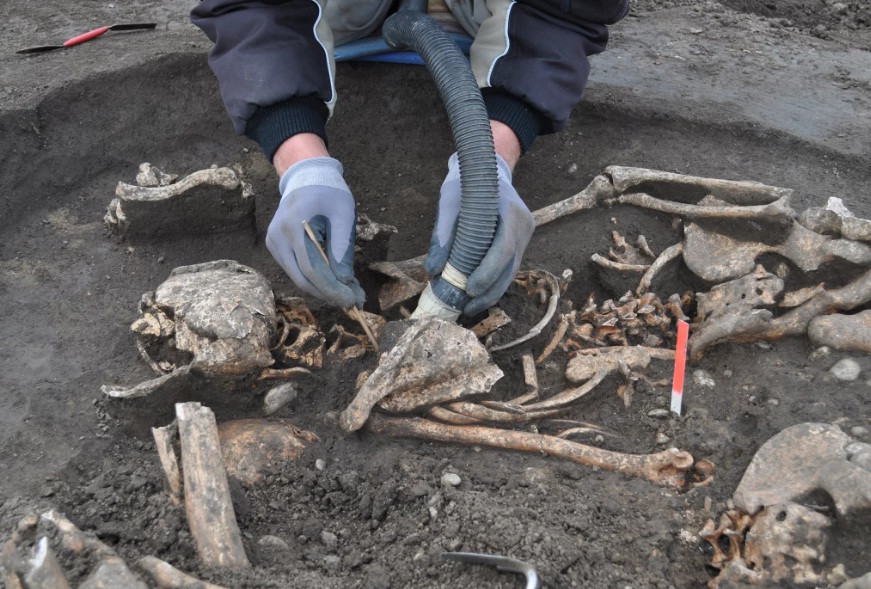 Dấu tích về trận Wagram - một trong những trận đánh lớn nhất của hoàng đế Pháp Napoleon Bonaparte tại Áo mới được các chuyên gia phát hiện bên dưới một trang trại ở thị trấn nhỏ phía Đông Bắc thành phố Vienna. Theo đó, nhiều bộ hài cốt binh sĩ tử trận được tìm thấy.